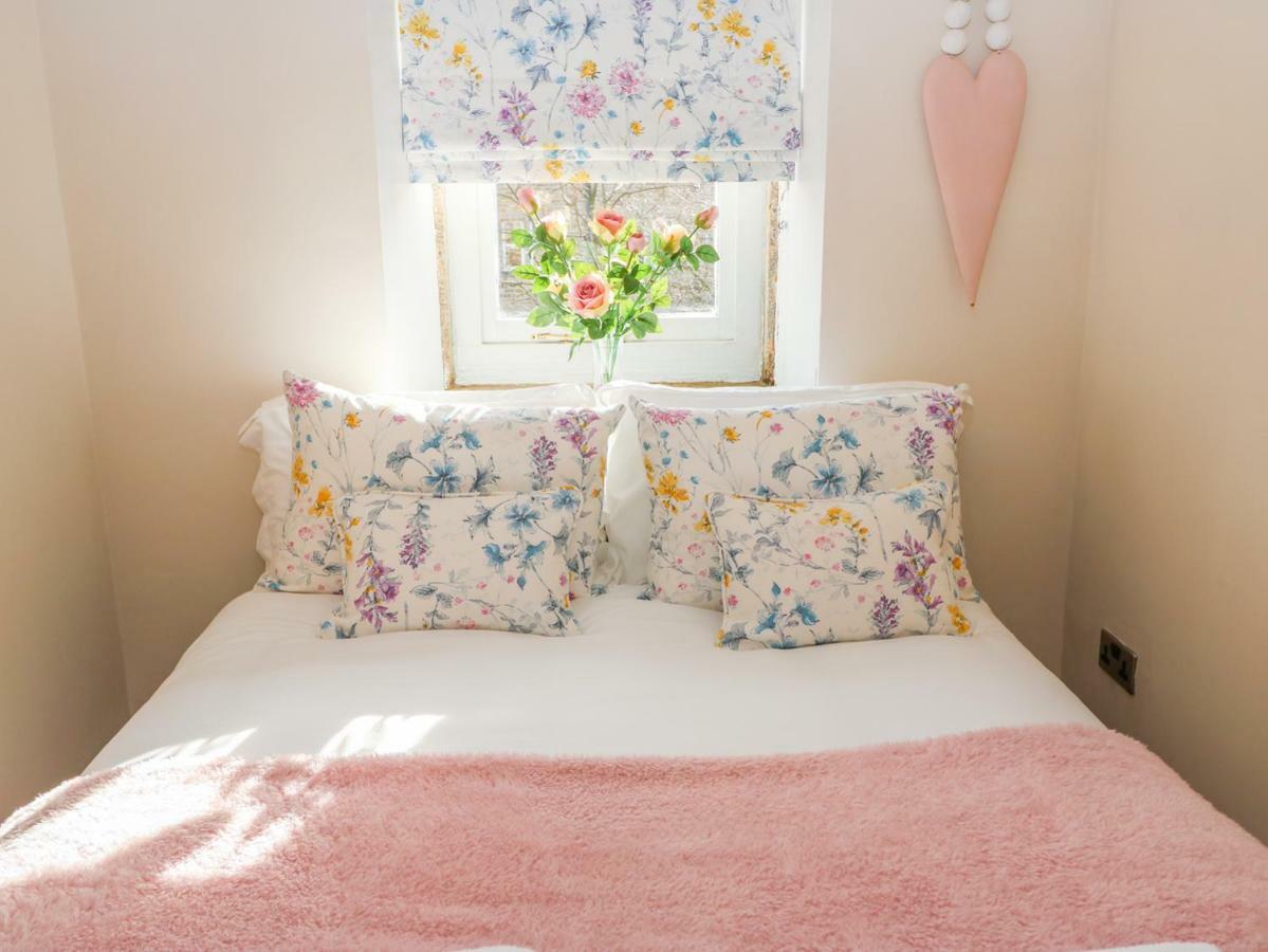 Riverview Cottage 홀름퍼스 외부 사진